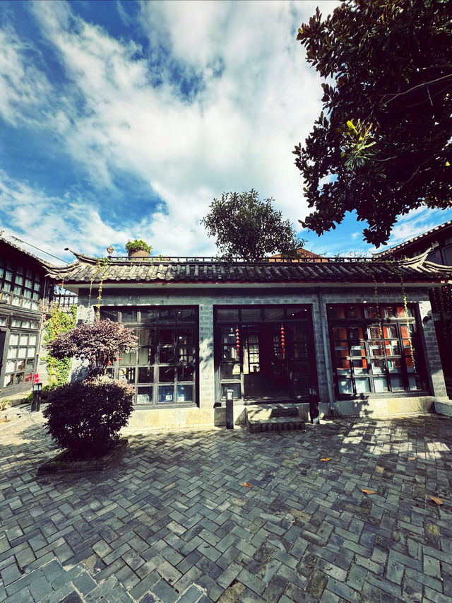 在束河古鎮挖到寶藏民宿，會呼吸的絕美庭院！
