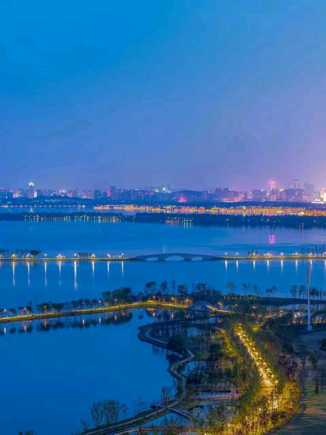 🏮 Wuhan Mid-Autumn Festival Guide: Top Spots for Moon Viewing 🏮 Wuhan Mid-Autumn Festival Guide: Top Spots for Moon Viewing