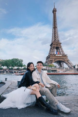 Paris Photoshoot｜Stroll from a café to the Seine Riverbank under the Eiffel Tower