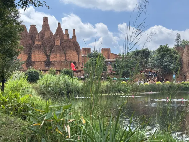 4-Day Maitreya Tour: From Taiping Lake to Dongfang Yun, a Relaxing Experience of Hot Springs and Red Wine