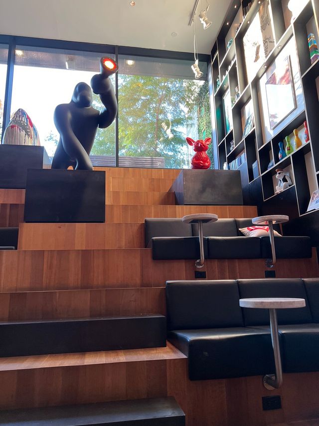 紐約時代廣場世民酒店：城市心臟中的科技享受   乘著地鐵旅行，抵達紐約時代廣場世民酒店。地