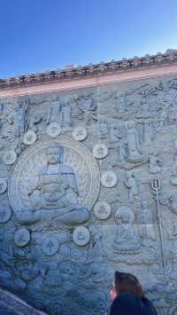 “探秘仙湖弘法寺：入口壁畫的佛韻禪意與祈福之旅”深圳弘法