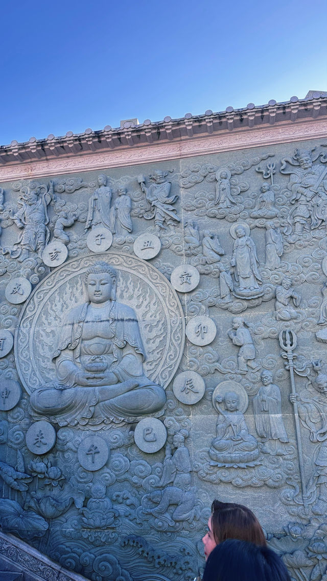 “探秘仙湖弘法寺：入口壁畫的佛韻禪意與祈福之旅”深圳弘法