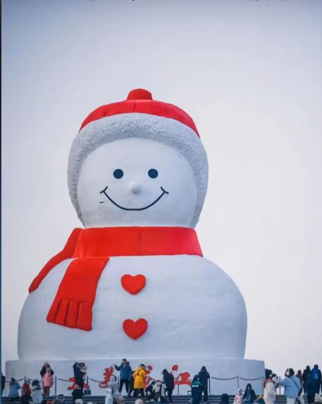 哈爾濱大雪人亮相,圓鼻大眼萌翻遊客 哈爾濱大雪人亮相,圓鼻大眼萌翻遊客