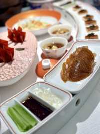 西岸看粉紅聖誕樹吃米其林級新京菜