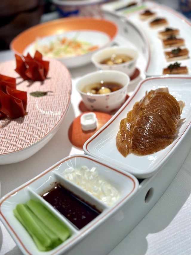 西岸看粉紅聖誕樹吃米其林級新京菜