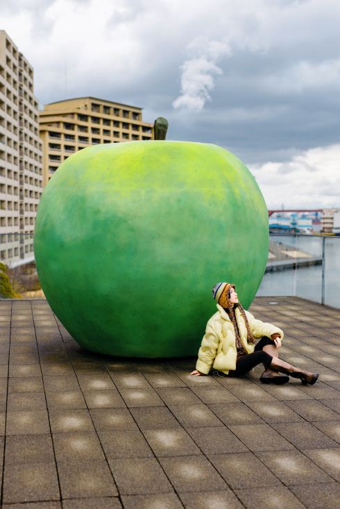 50mm in Kobe｜An Apple, a Moment of Youth, a Rainy Day | Trip.com Kobe