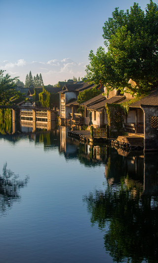 Pada pukul enam pagi, Wuzhen seratus kali lebih lembut dari yang kubayangkan.