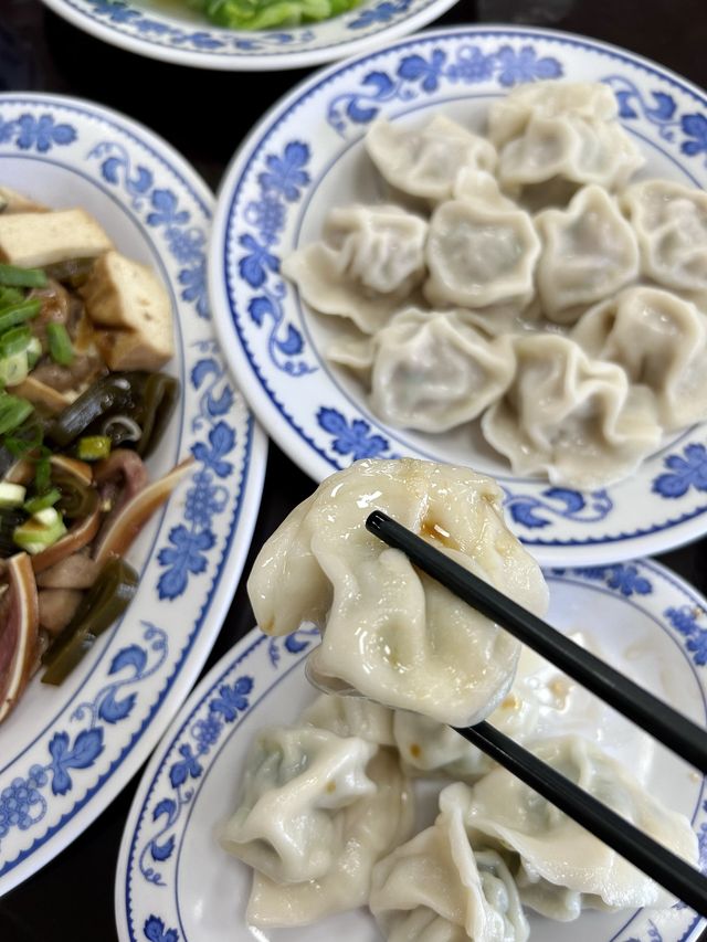 ［新竹/竹東］ 包Sir牛肉麵餃子館🥟｜推韭菜水餃 皮薄餡多 竹東排隊名店！ 
