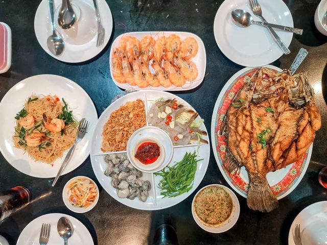 เฌอ-บุรี โฮมสเตย์