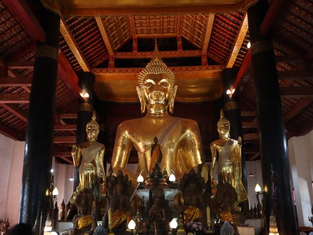 เที่ยววัดชมเจดีทรงแตงโมคว่ำหนึ่งเดียวที่ลาว