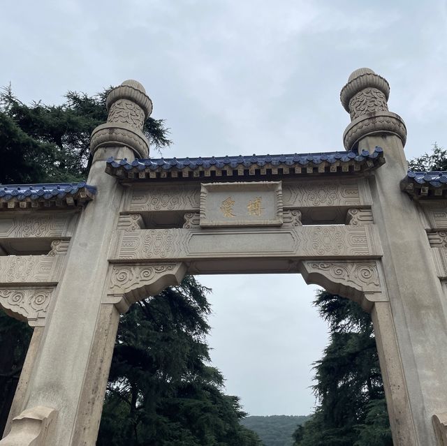 來中山陵緬懷一代偉人