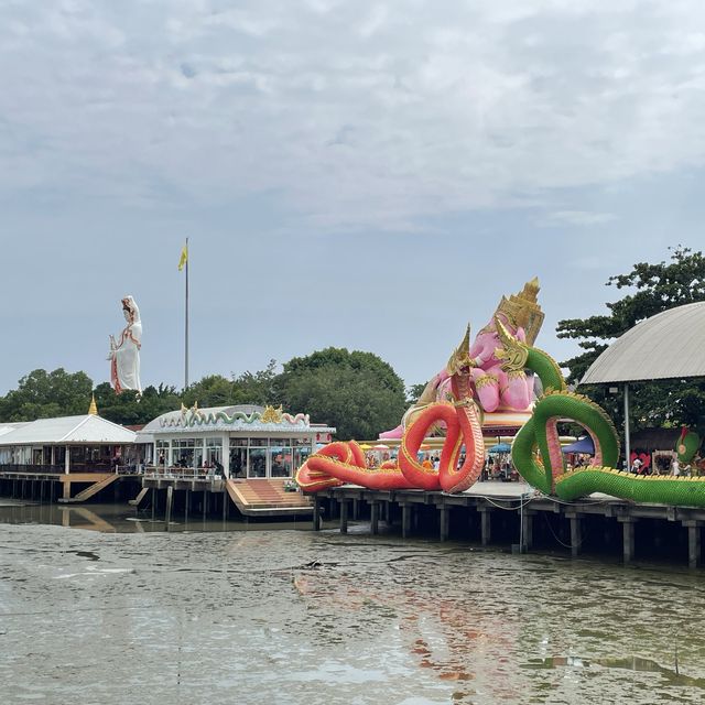 วัดสมานรัตนาราม วัดเดียวจบครบทุกอย่าง