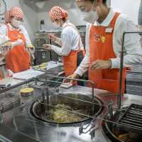 チキンラーメンファクトリーで、チキンラーメン作り体験に初挑戦！！