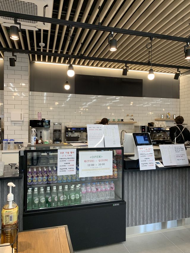 서대문 폭포를 바라보며 힐링할 수 있는 카페☕️ [서대문_카페폭포]