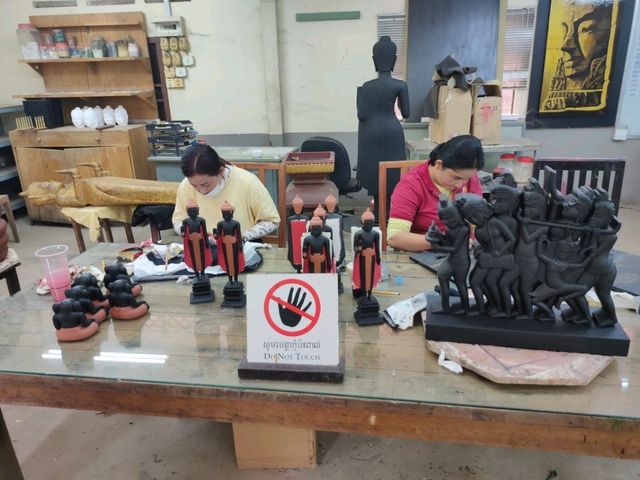 🧵🗿 Eye-opening Visit at Artisans Angkor
