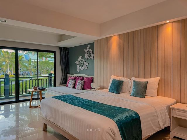 Khaolak Emerald Beach Resort & Spa ริมทะเลสวย