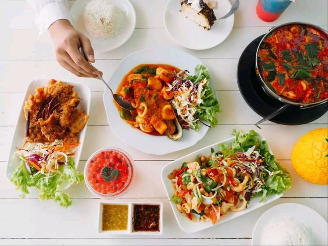 The Aileen Cafe | คาเฟ่ต้นตาลฟีล On the Beach🌴