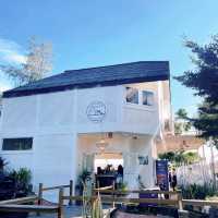 White House Beach Cafe & Restaurant 