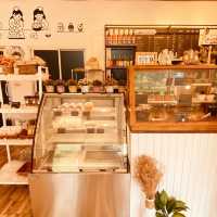 นั่งดื่มกาแฟชิลๆ ที่ La lan ta | ตราด
