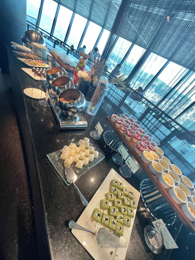 澳門旅遊塔中旋轉餐廳食與樂