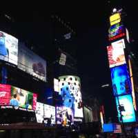 EMPiRE STATE BILL  BROADWAY  NEW YORKTIME'S SQUARE