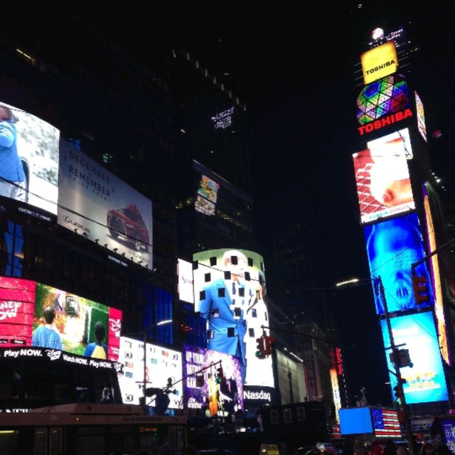 EMPiRE STATE BILL  BROADWAY  NEW YORKTIME'S SQUARE