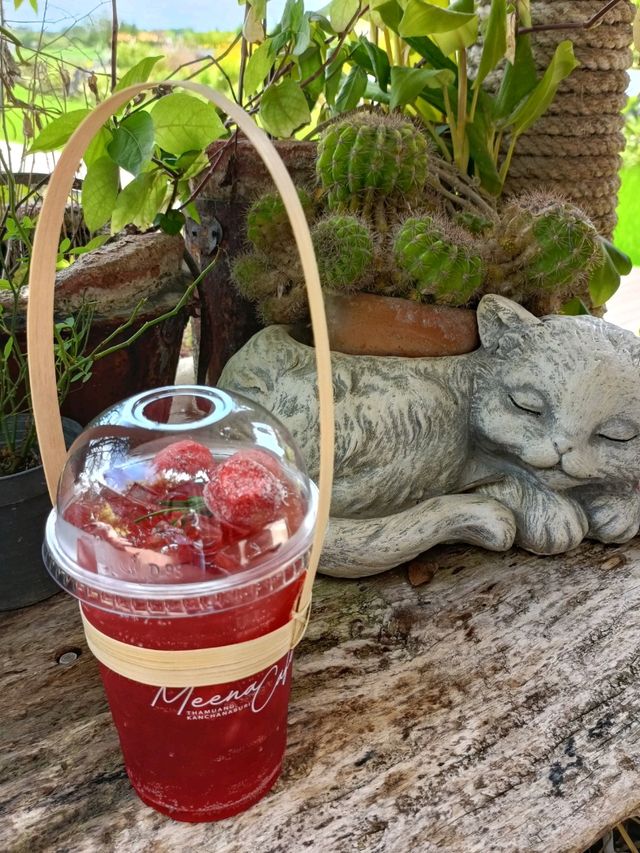 คาเฟ่วิวสวย "มีนา Cafe' Kachanaburi"