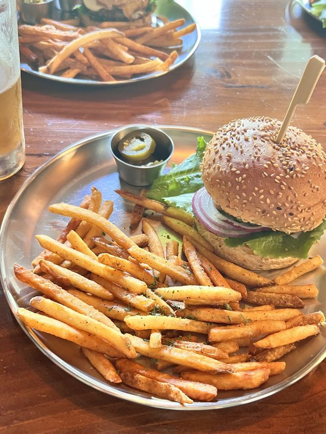 〖 ソウル･景福宮〗おしゃれ韓屋でハンバーガーランチ🍔♥