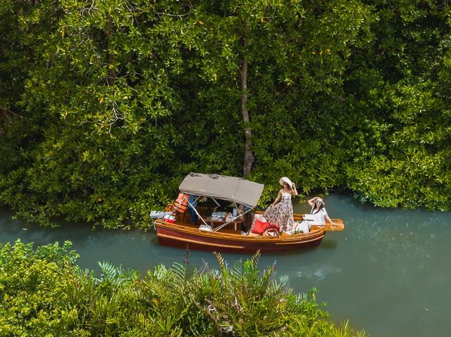 ล่องเรือกอนโดล่าแบบส่วนตัว ท่ามกลางป่าชายเลน