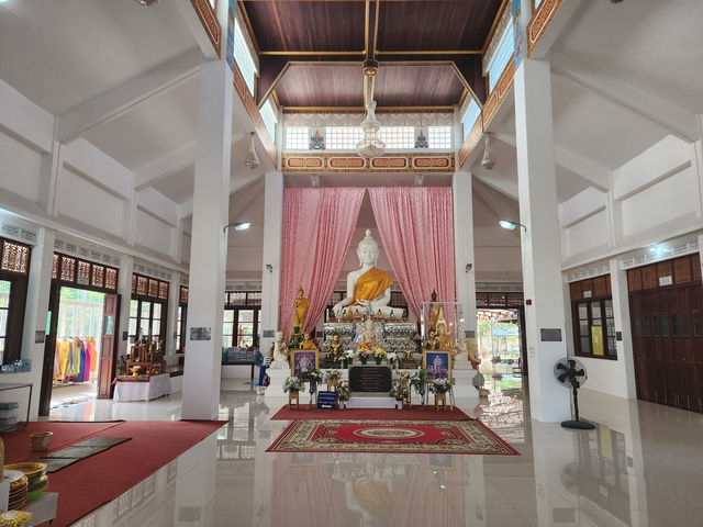 หลวงพ่อขาว วัดโขดทิมทาราม จังหวัดระยอง