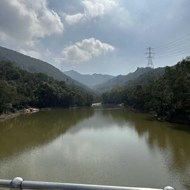 行山路徑～藍地水塘