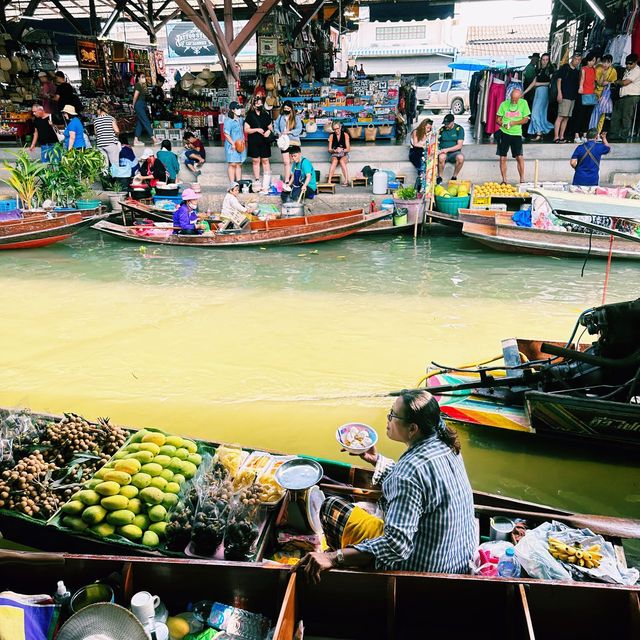 Morning at Damnoen Saduak Floating Market