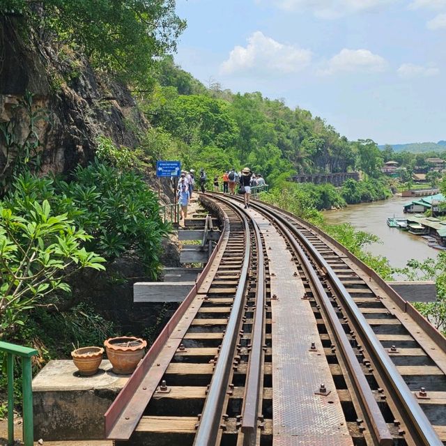 นั่งรถไฟไปถ้ำกระแซ จ.กาญจนบุรี