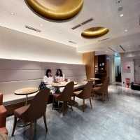 Taste more of Lindt in this Chocolat Boutique
