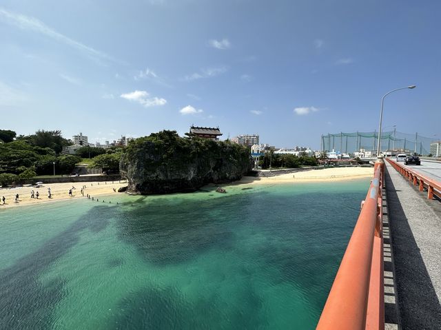 沖縄・那覇。『波の上橋』から『波の上ビーチ』と『波上宮』観光