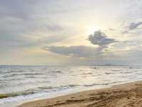 รับลมชมวิว ที่หาดจอมเทียนพัทยา Jomtien Beach 