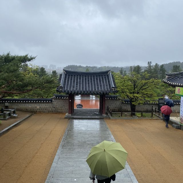 비 오는 날의 오죽헌 산책