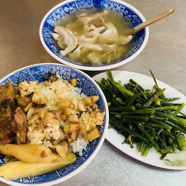 飄香超過一甲子的～李海滷肉飯 原子街老店