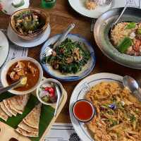 โต๊ะแดง บ้านอาจ้อ ร้านอาหารในบ้าน