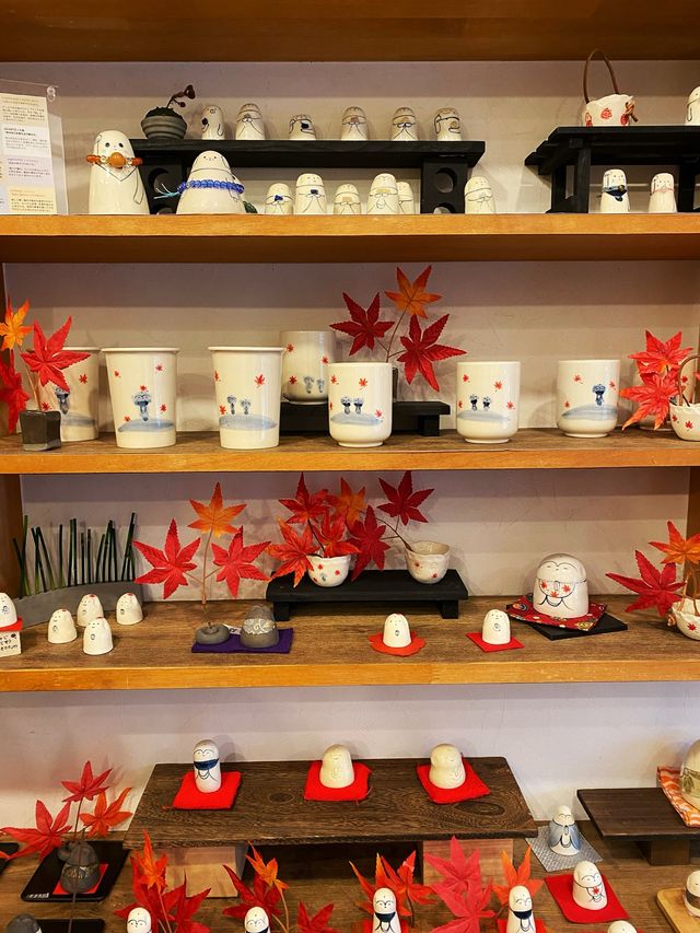Pottery ceramic store in Kiyomizuzaka 😻