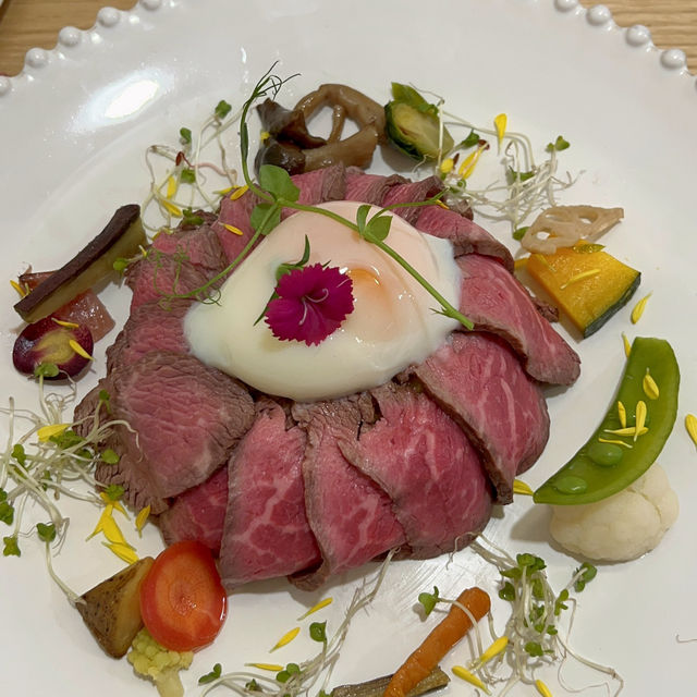 モクモクスモークのローストビーフ丼