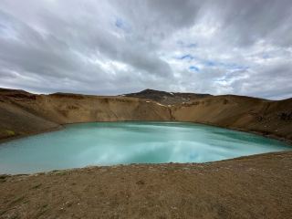 「冰島克拉夫拉火山」步行1分鐘到火山口