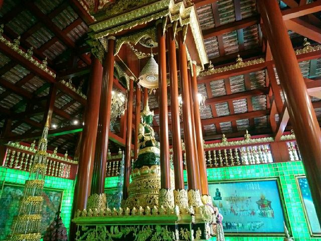 ไหว้พระแก้วเมืองเชียงราย