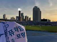뜨거운 열기를 느끼며 축구도 보고, 환상적인 일몰 뷰도 즐길 수 있는 곳, 수원종합운동장⚽️