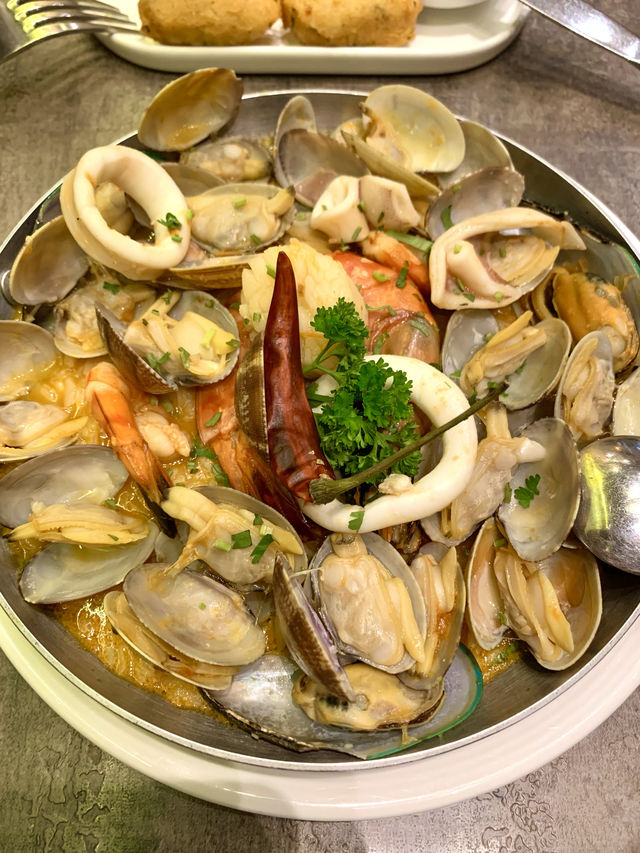 マカオ　マカオ観光　Tapas de Portugal 葡薏園のパエリア＆バカリャウは絶品だったぞ！