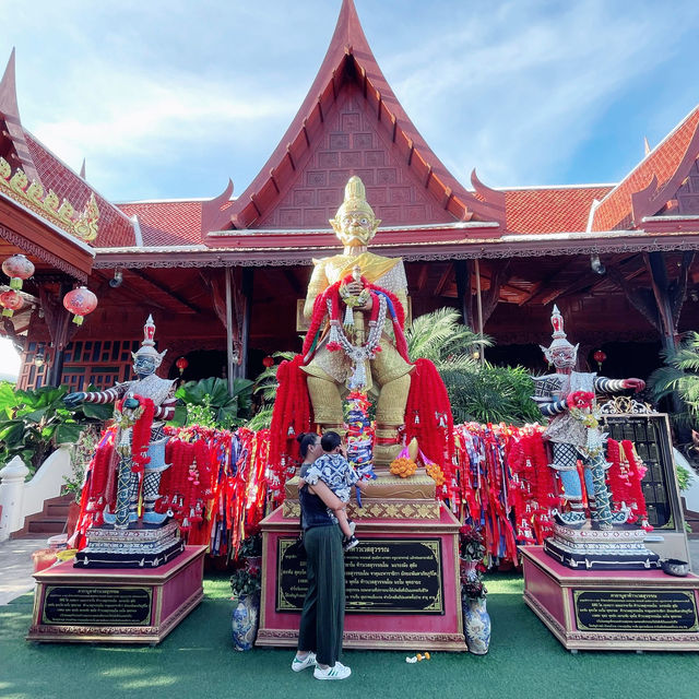 ทำบุญกันที่วัดสาขลา