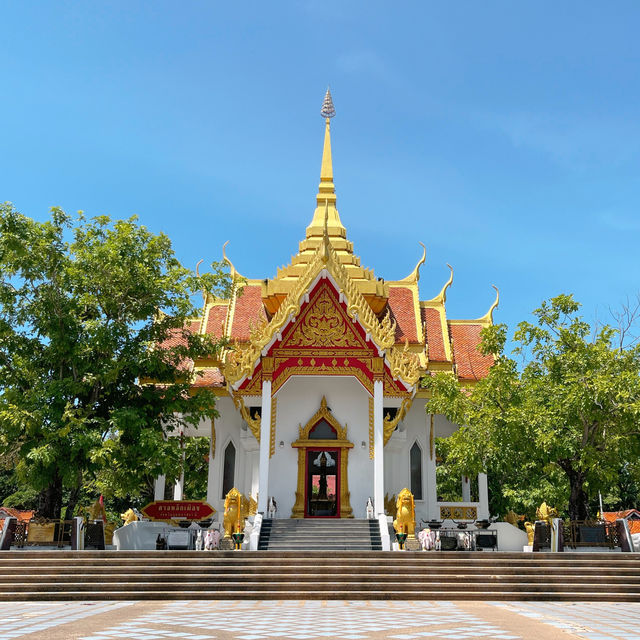 พาเที่ยวอุบล 2 วัน 1 คืน 