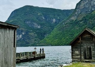 노르웨이의 소네피오르드(Sognefjorden) 깊숙한 곳에 숨겨진 작은 마을 언드레달(Undredal)