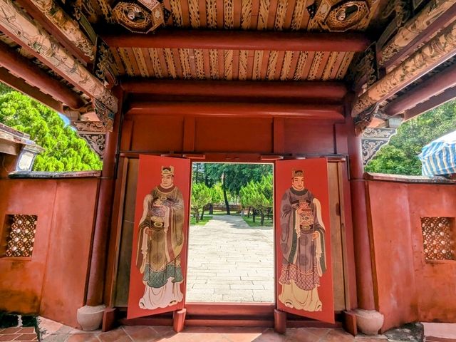 台南-台灣第一個古蹟保存區：五妃廟